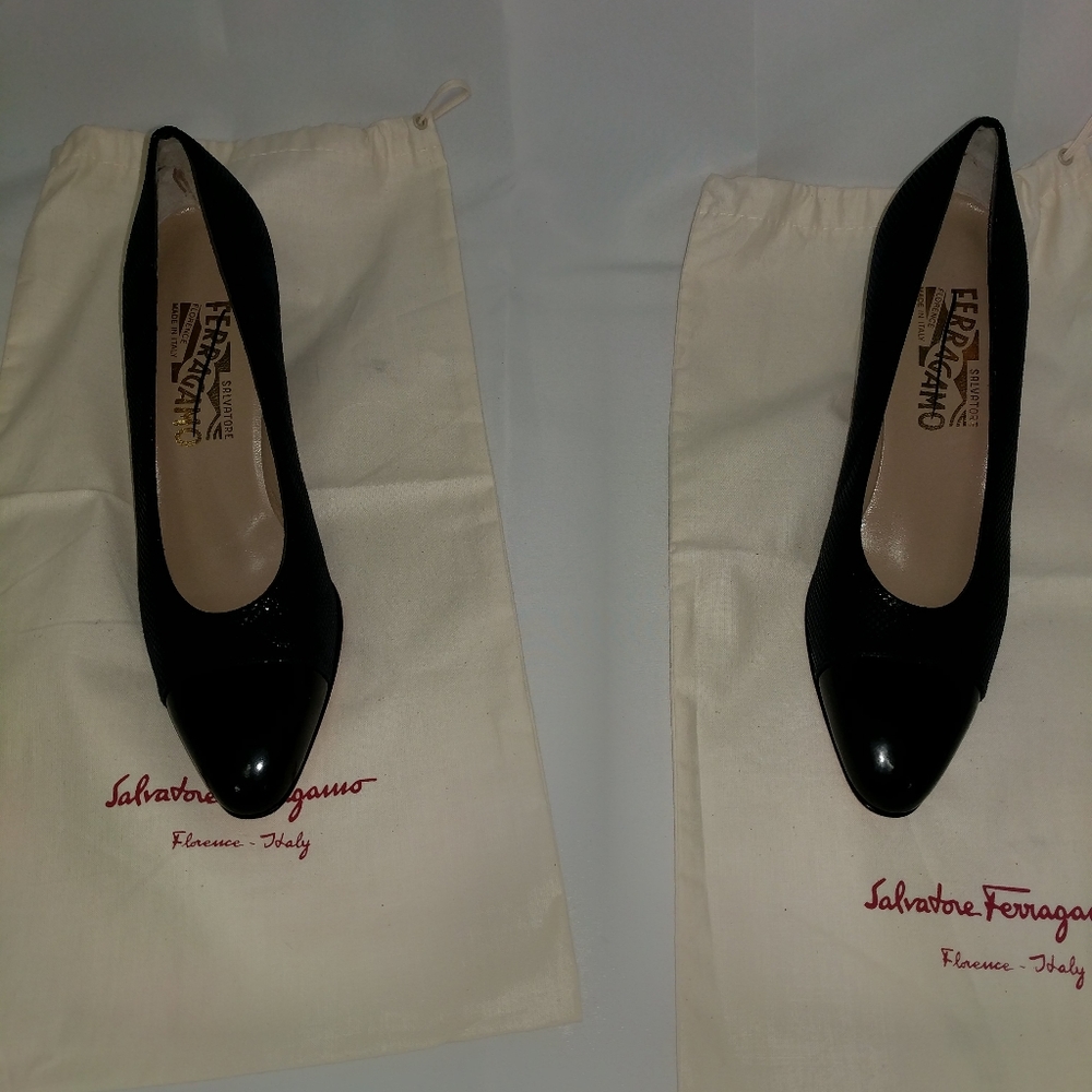 Salvatore Ferragamo Women's Black Pump Size 7 AAA
